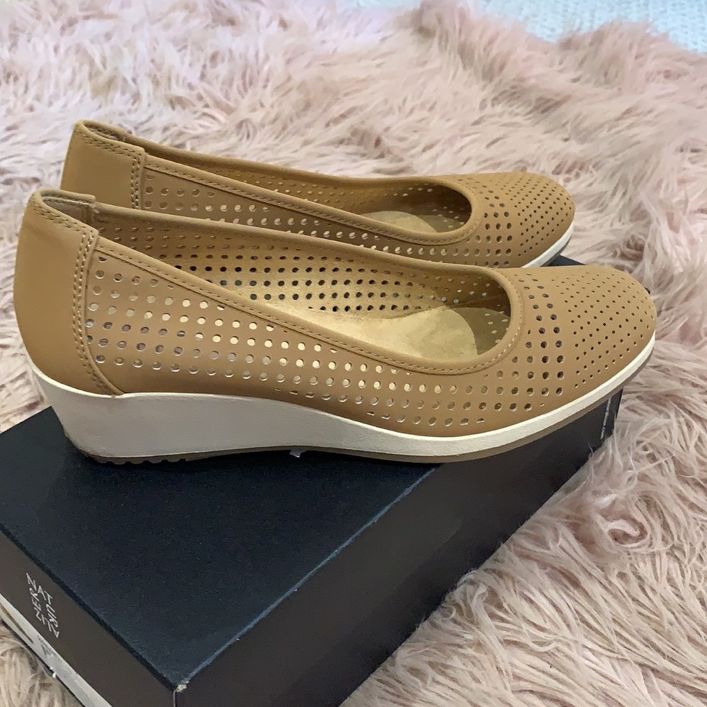 Shoes - Picture 3 of 4